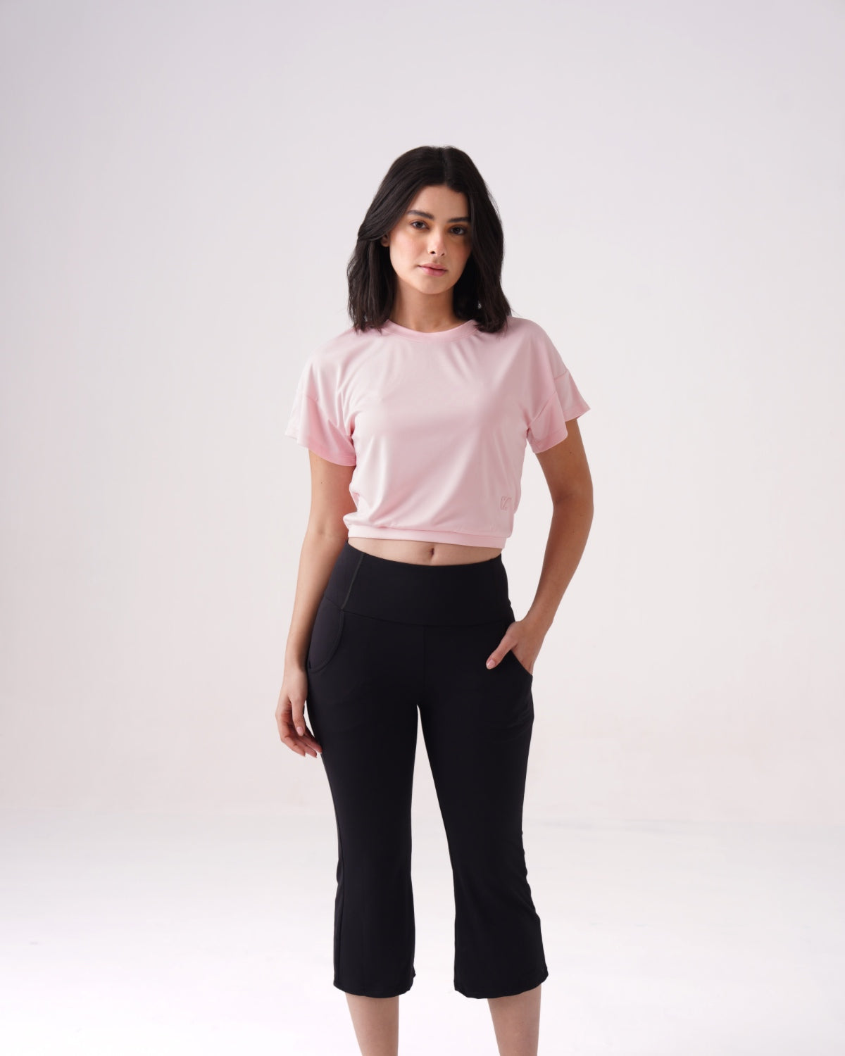 कोर मिड्रिफ क्रॉप टॉप