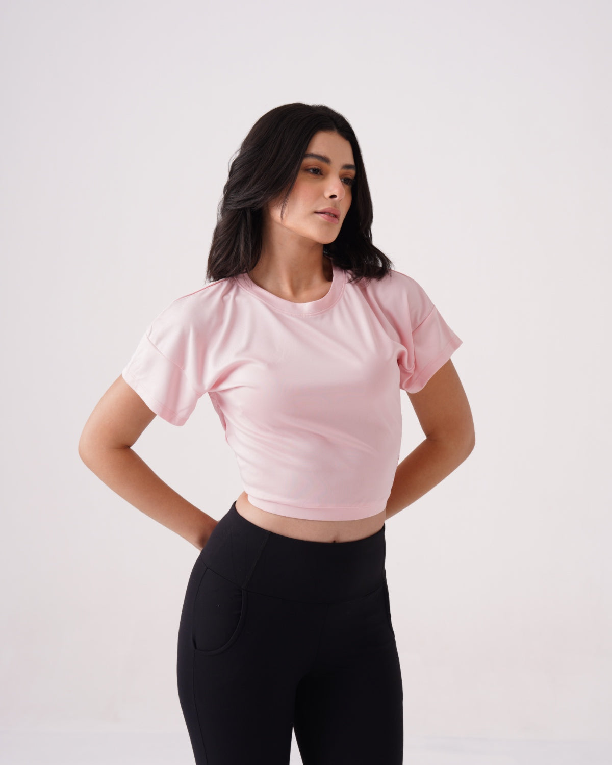 कोर मिड्रिफ क्रॉप टॉप