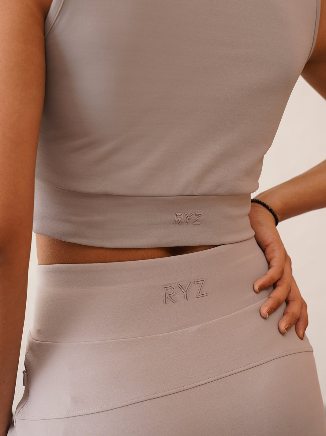 Core Front Zip High-Neck Crop Top (L)