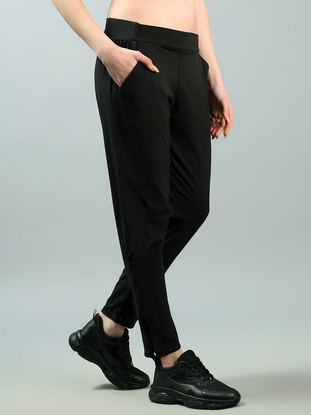Harpa Women Black Smart Regular Fit Solid Regular Trousers Price in India,  Full Specifications & Offers | DTashion.com
